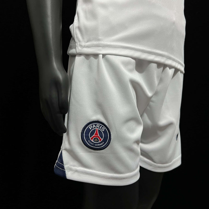 KIT PSG Branca QATAR AIRWAYS Infantil - 23/24 (Blusa+Short) - Manto Mágico